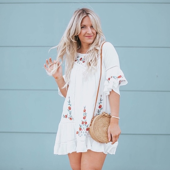 Altar'd State Dresses & Skirts - ALTAR’D STATE | White Floral Embroidered Dress Med